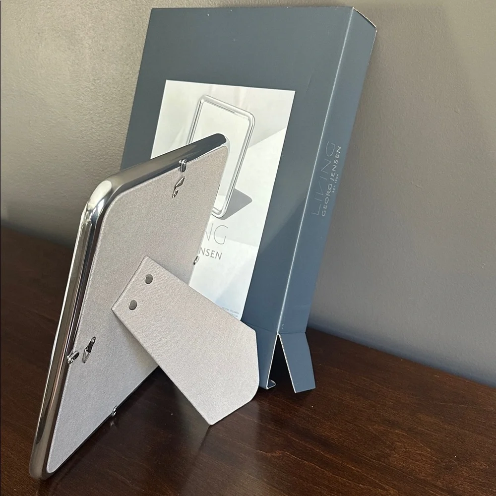 New in box Georg Jensen Polished Silver tableau mirror. Makes a beautiful gift - Picture 2 of 9